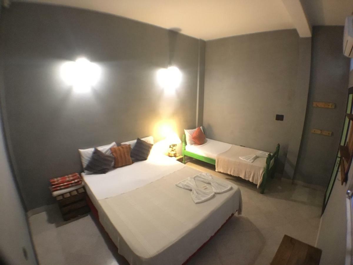 Hostal El Farol Asuncion Bagian luar foto